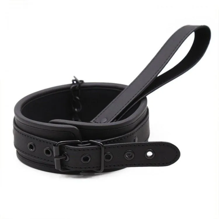 1717MQ      Film Noir Blackout Lined Bondage Collar with Leash Set