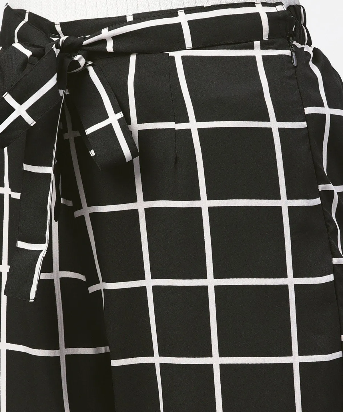 Black & White Checked Trouser With Side Pockets