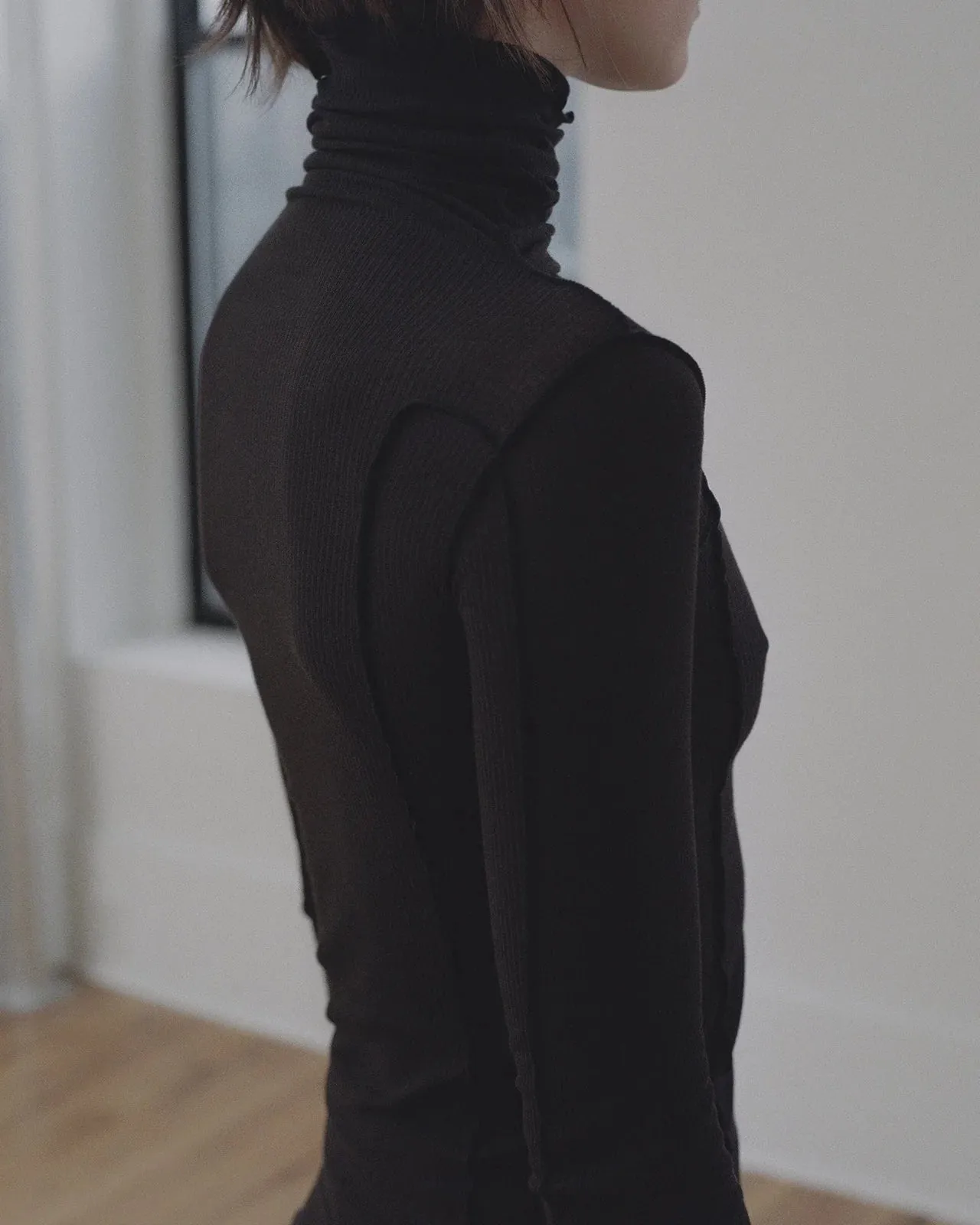 Black Omato Turtleneck