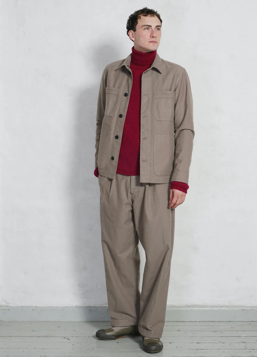 BOBBY 28-22-7 | Wide Pleated Moleskin Trousers | Light Stone