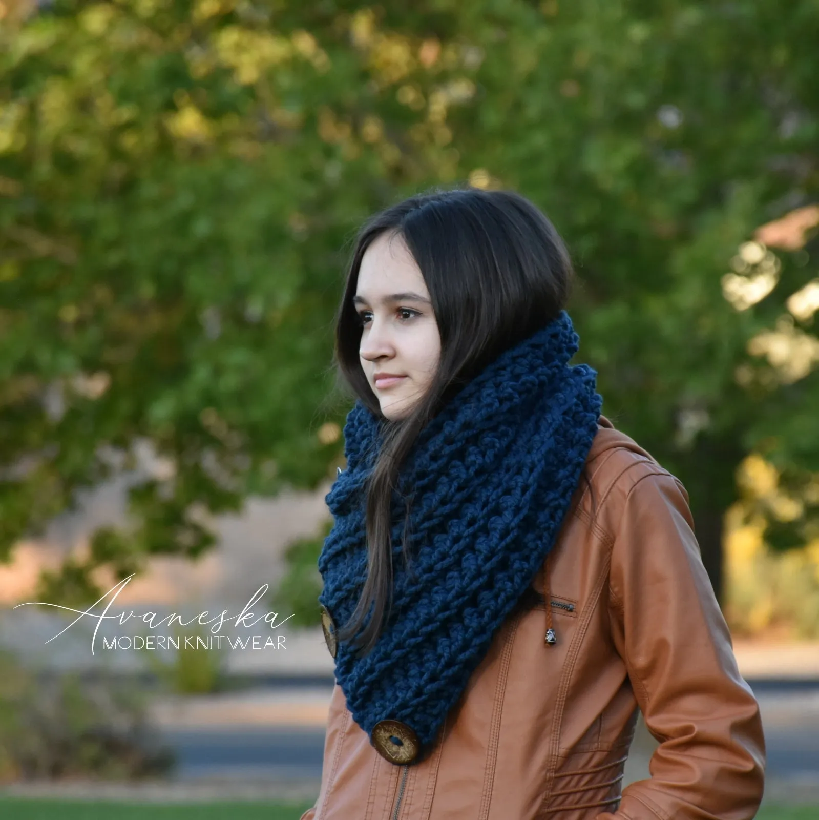 Chunky Buttoned Scarf | THE BOSTON