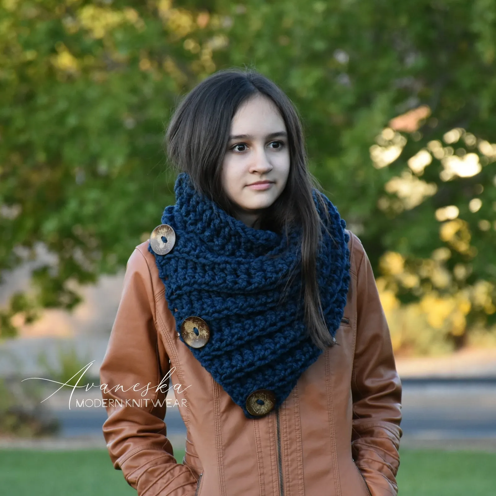 Chunky Buttoned Scarf | THE BOSTON