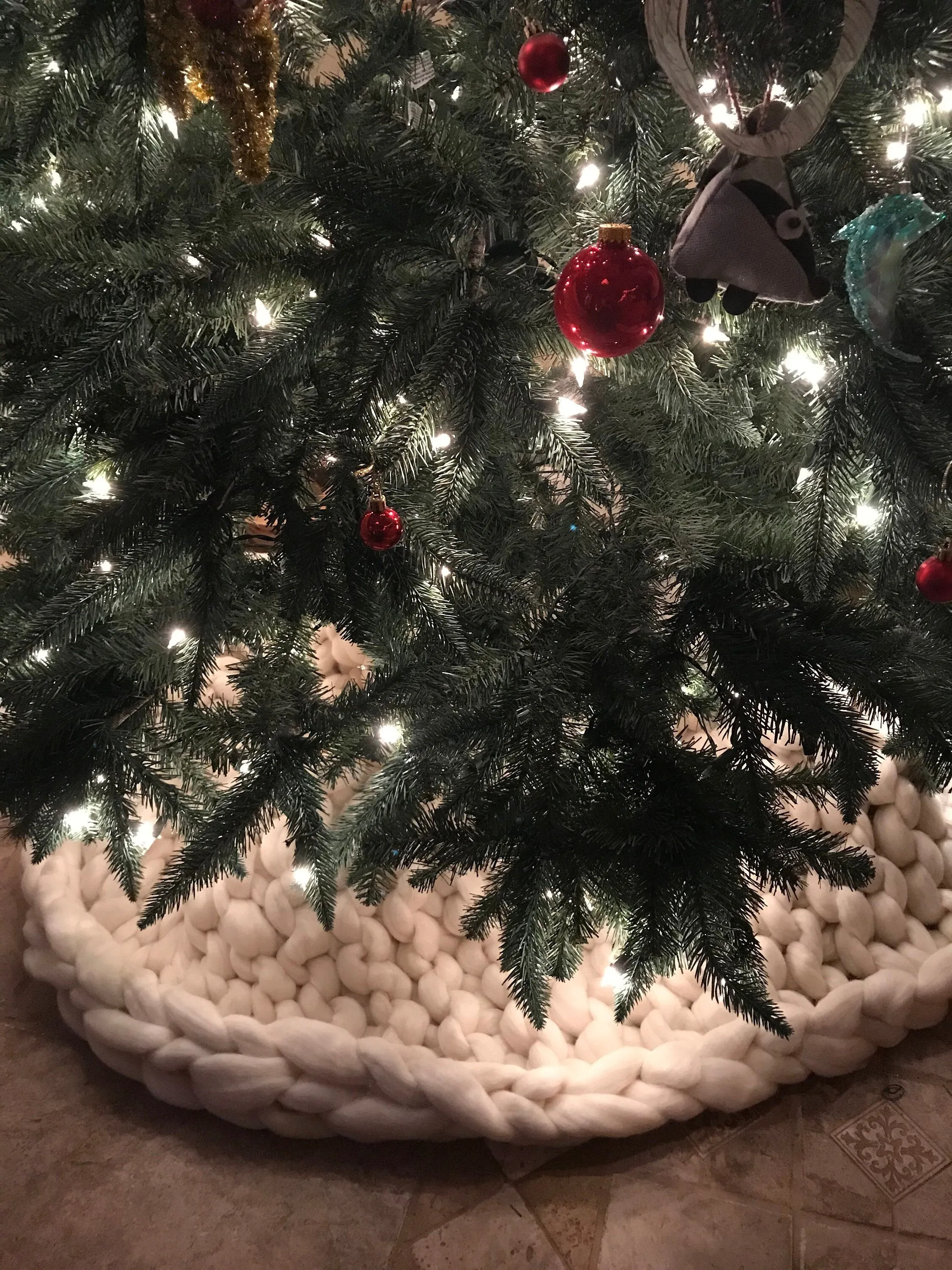 Chunky Knit Christmas Tree Skirt, Christmas Tree Skirt, Tree Skirt, 38" x 80" Tree Skirt, tree collar, Chunky Knit Tree Skirt