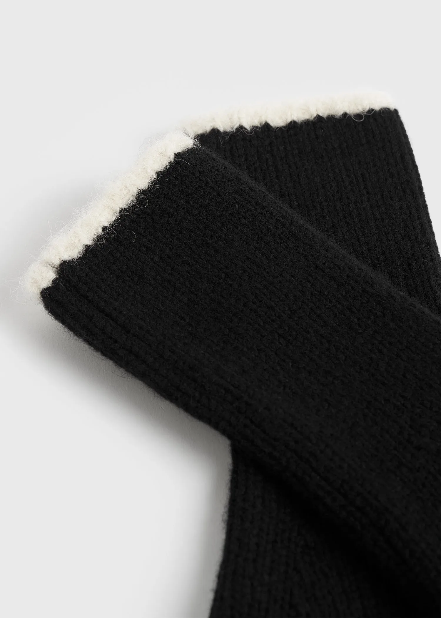 Contrast-edge mittens black