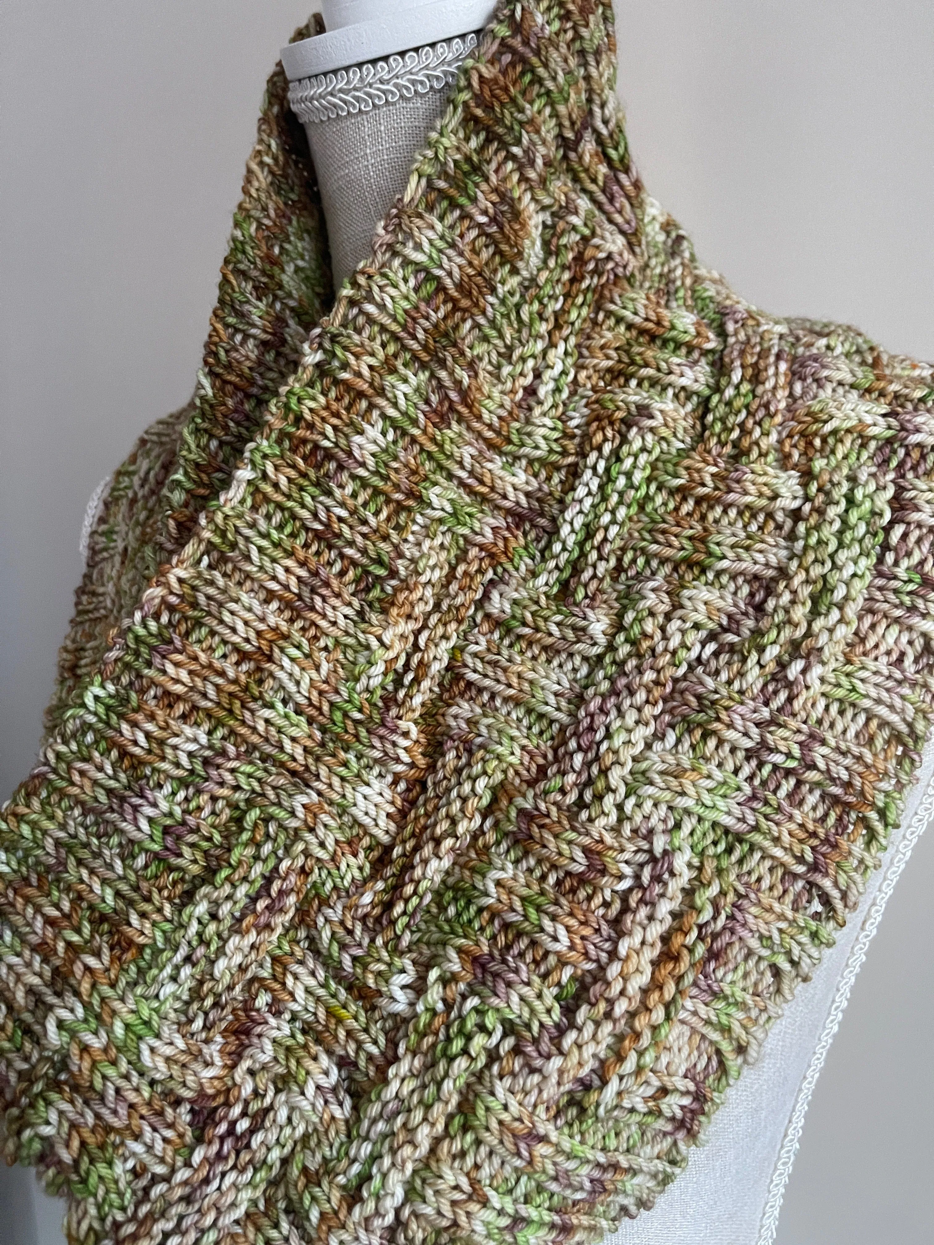 Criss-Cross Applesauce Cowl - Digital Pattern