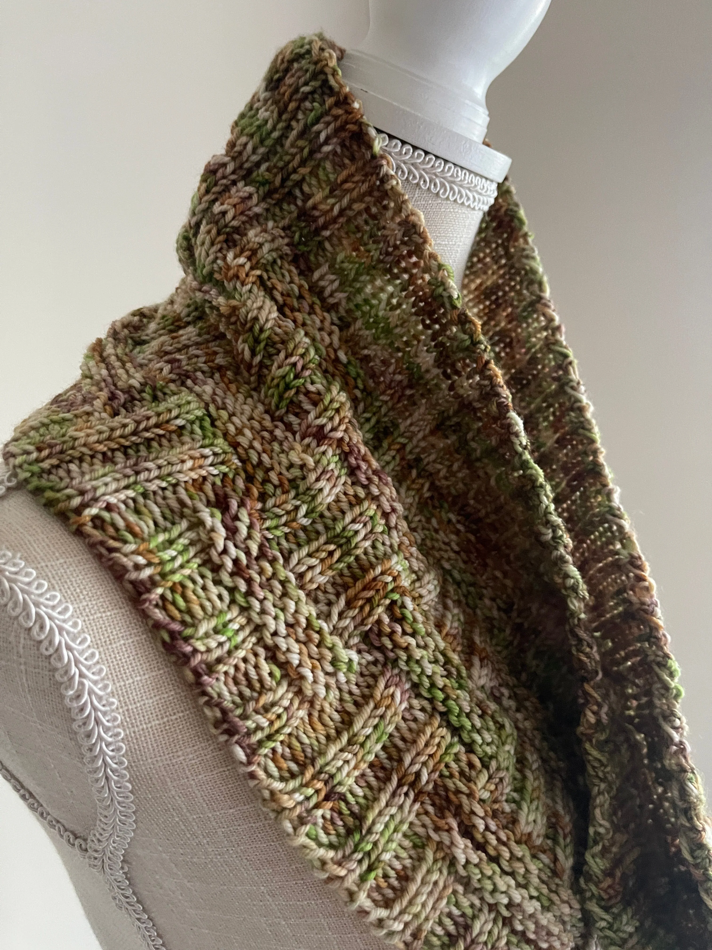 Criss-Cross Applesauce Cowl - Digital Pattern