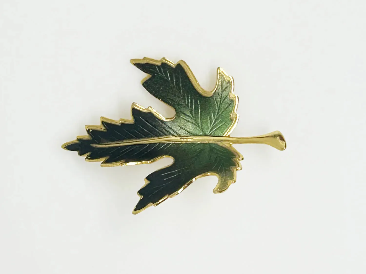 Green Enamel Pretty Vintage Leaf Brooch