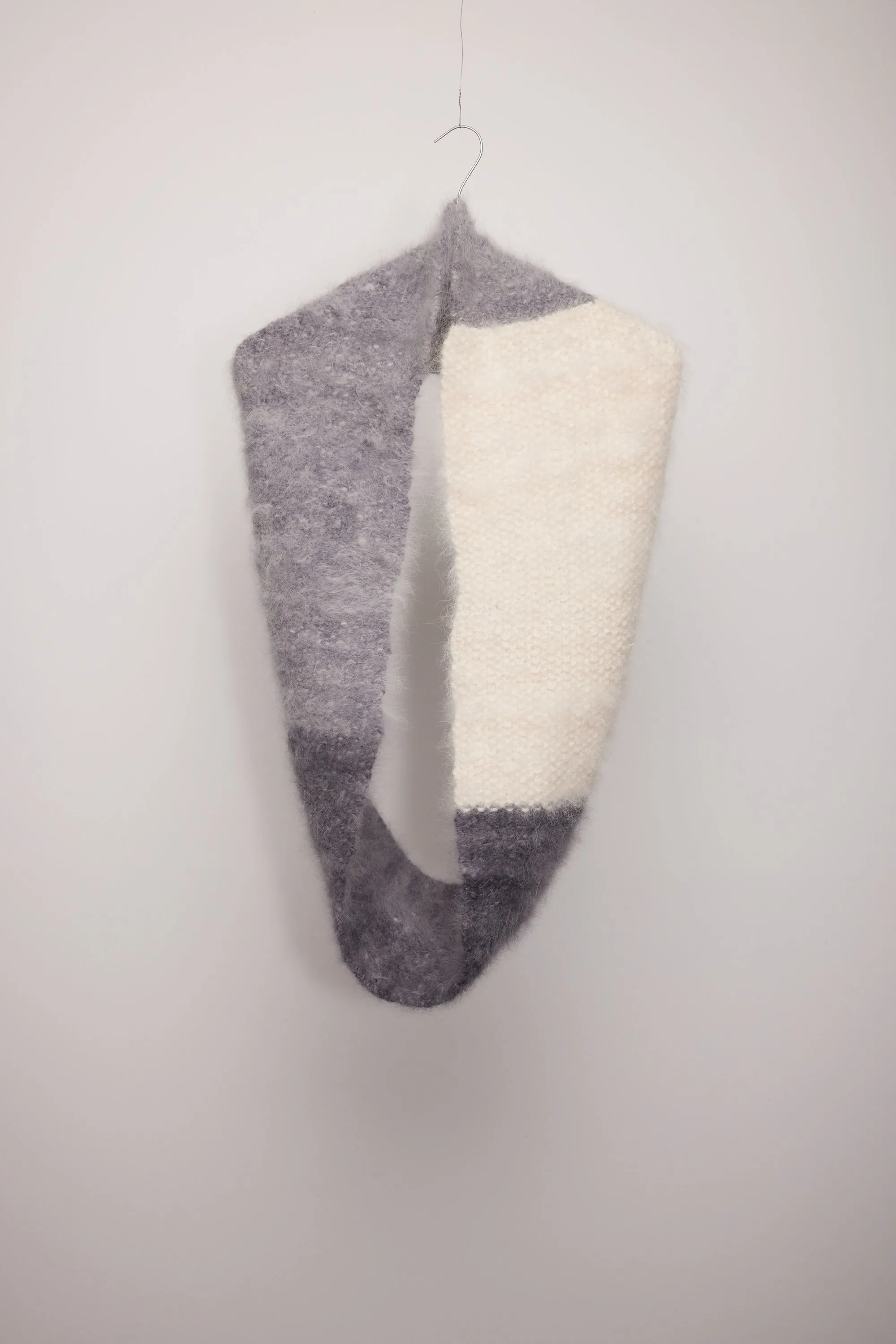 No 3 : Samoyed Scarf - grey and white