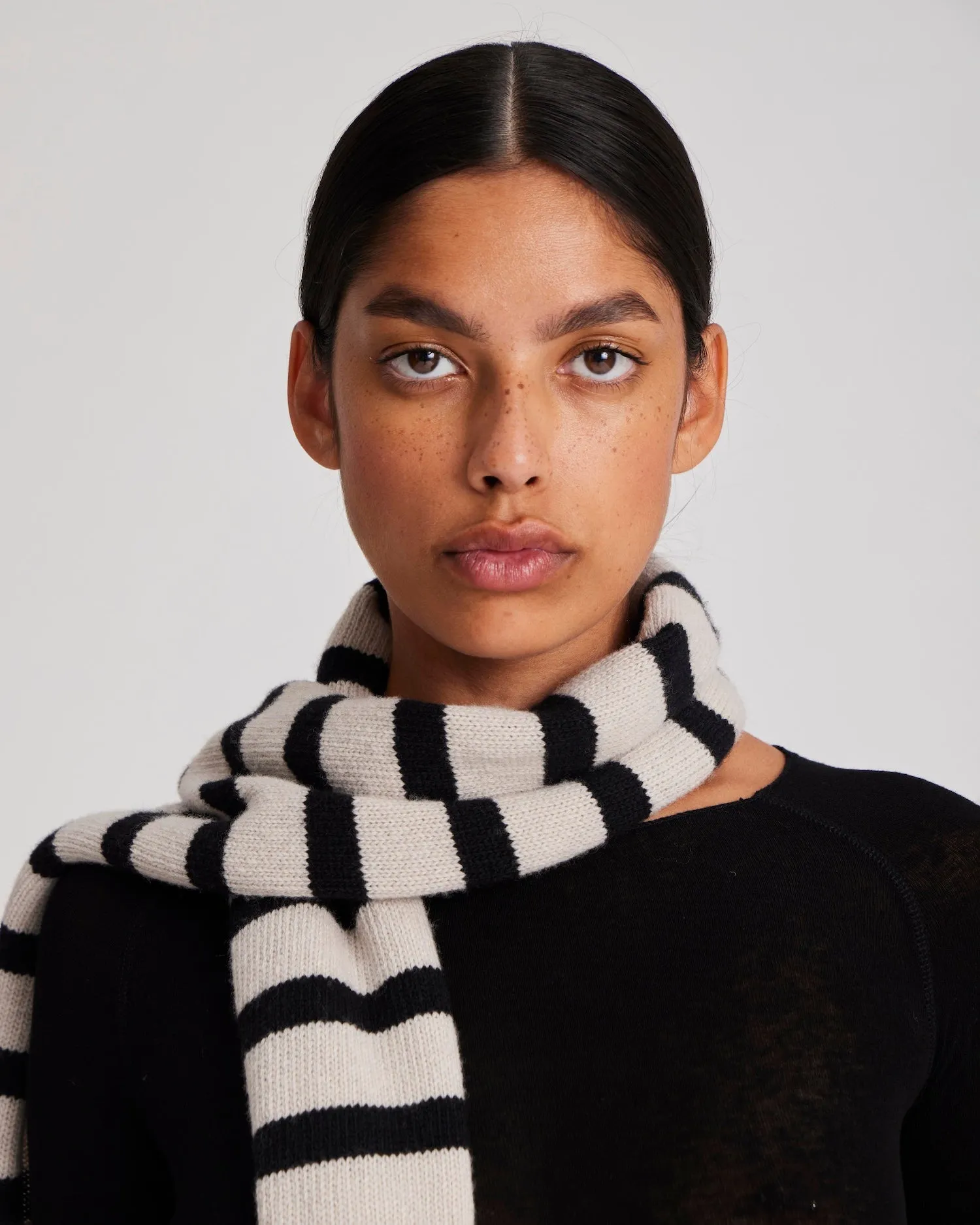 Tanja Lambswool Scarf GOTS 243975 - Black