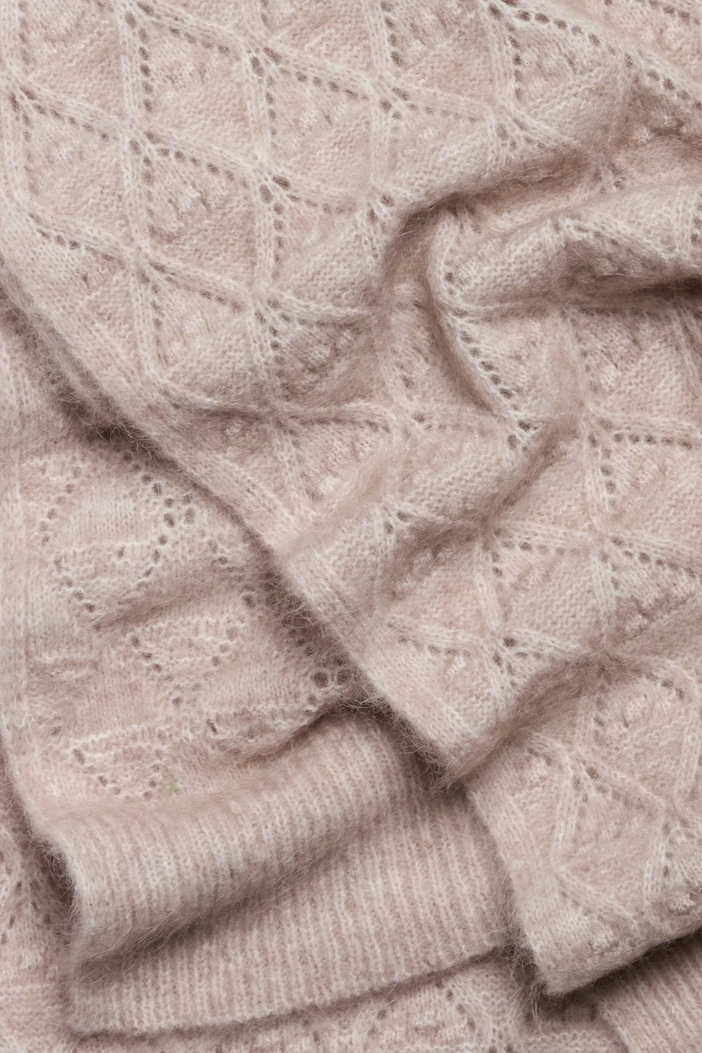 Women's beige patterned knit scarf